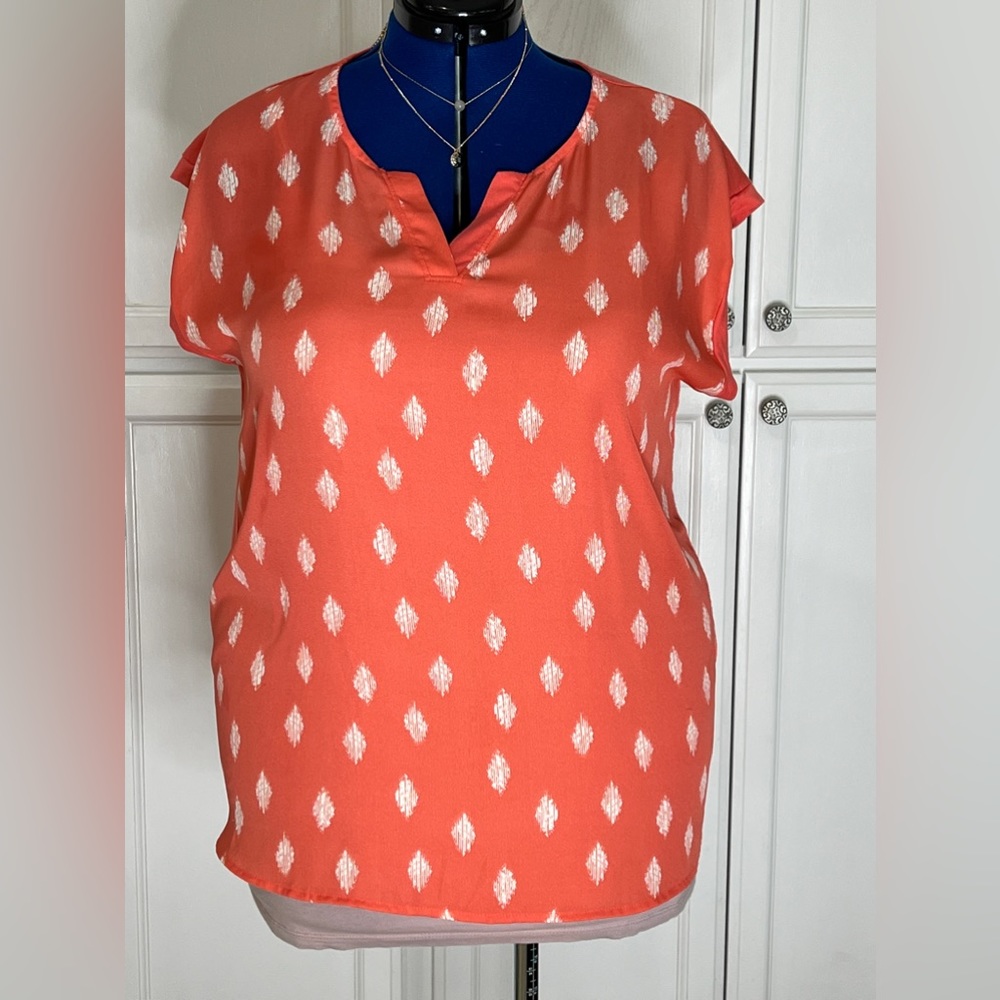Papermoon brand. This is an orange short sleeved blouse. Great for layering. XL